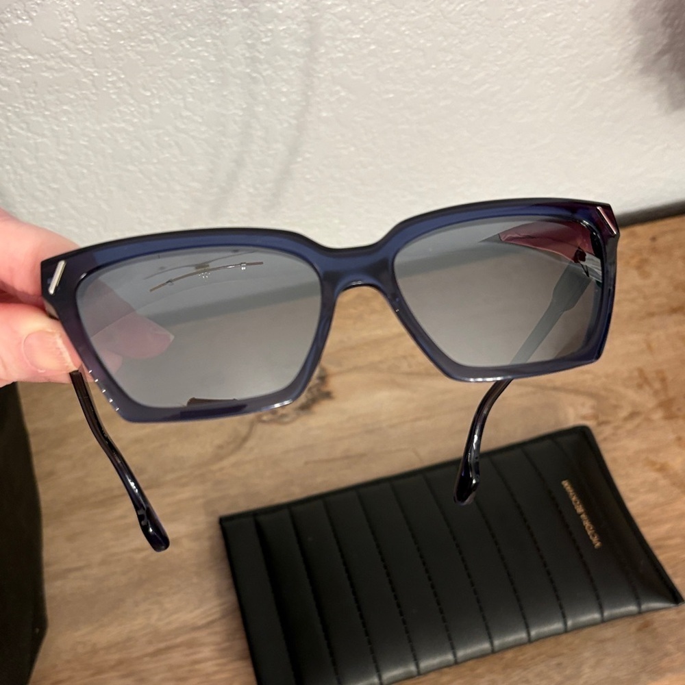 Victoria Beckham Dark Blue Sunglasses - Picture 4 of 11